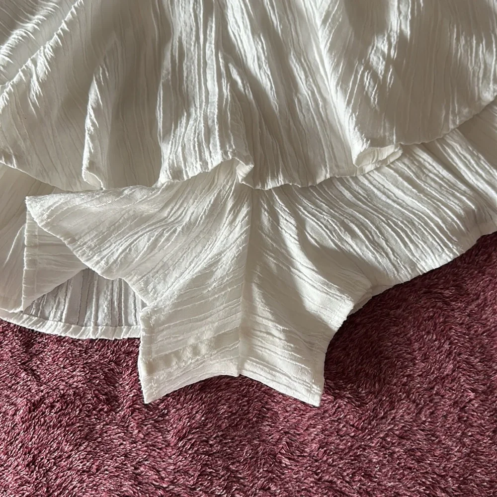 Short romper, jumpsuit, V cut at the top, crossed straps at the back - Picture 9 of 17